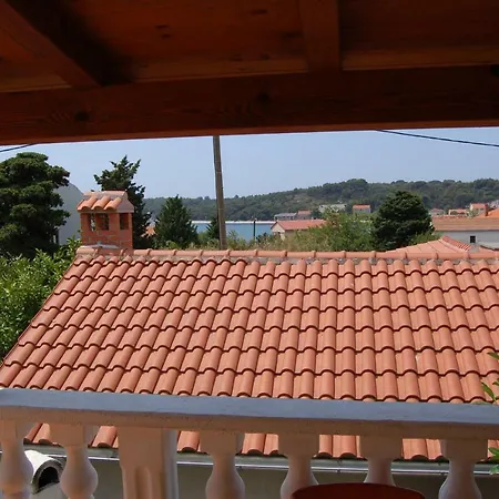度假居 Typical Old House Verunić